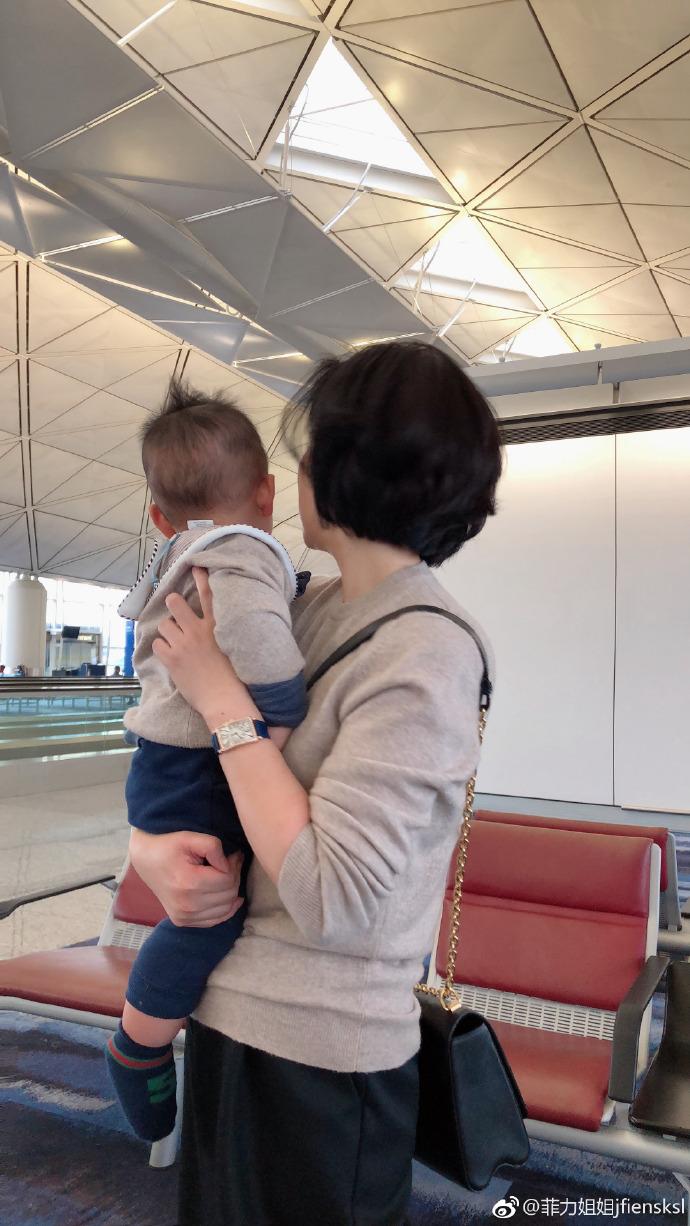 王思聰前女友雪梨帶一歲兒子香港打針，外婆的氣質驚艷所有人！ 娛樂 第15張