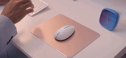 一哥们把鼠标改成了超微型笔记本电脑，竟然还能打游戏……