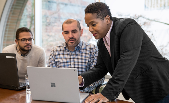 微软人工智能和物联网实验室落户上海；罗永浩称聊天宝已被应用宝下架；董明珠高票获连任｜雷锋早报