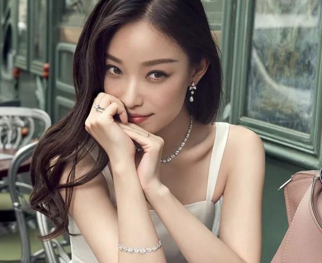 井柏然被拍到夜访倪妮公寓，两人深夜相聚疑似复合了！