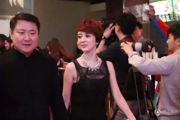 刚上节目征婚，她突然就结婚了！骗婚大佬做靠山？都来给她当舔狗