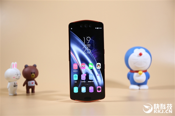 全球首创前置三摄!美图V7图赏:奢华扑面而来