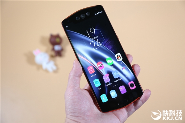 全球首创前置三摄!美图V7图赏:奢华扑面而来