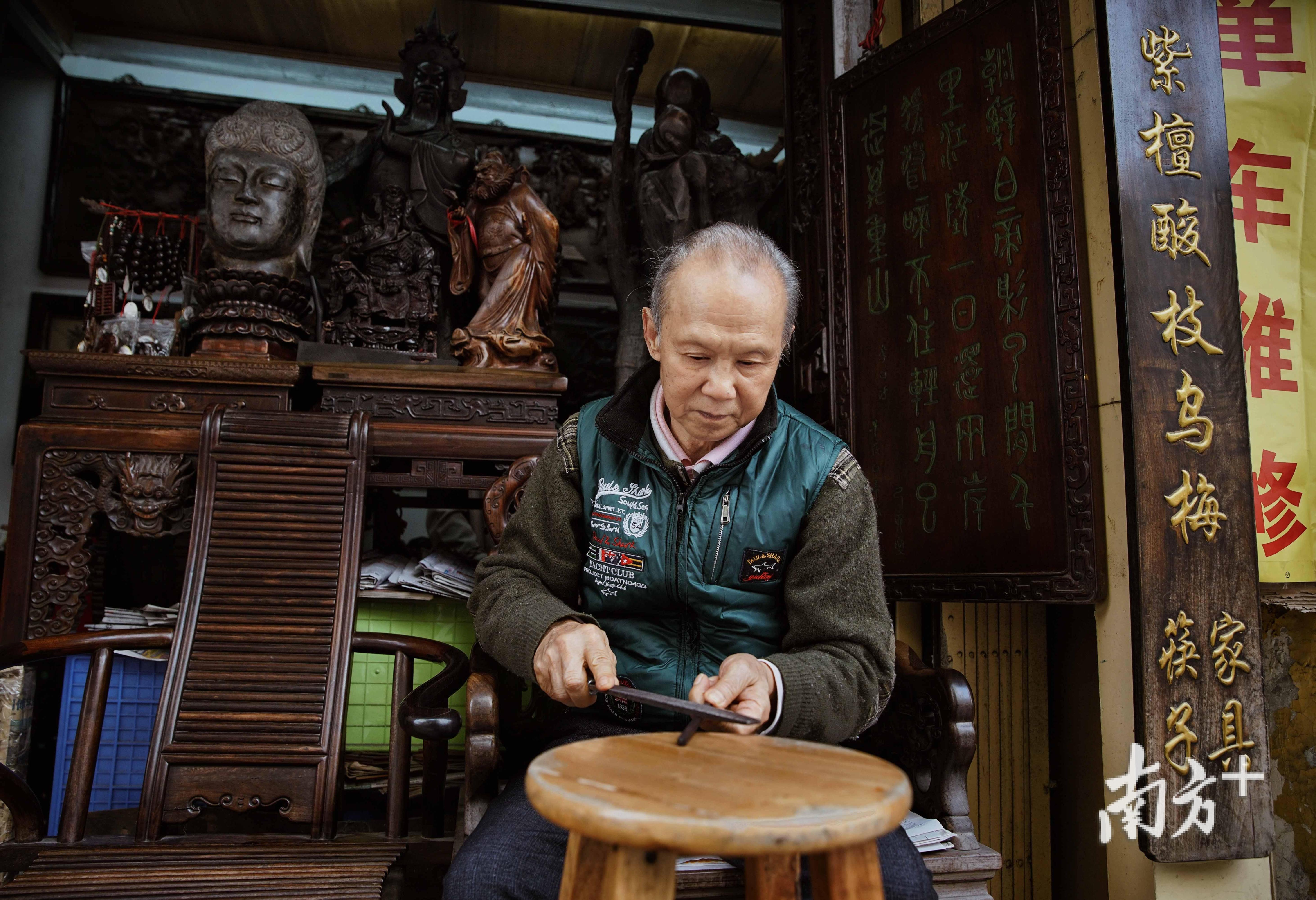 为啥过年家里要添新筷听听百年老店手艺人谈筷意人生
