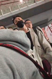 程潇近照曝光,皮肤白净素颜也很好看,没有刘海的额头显得有些大