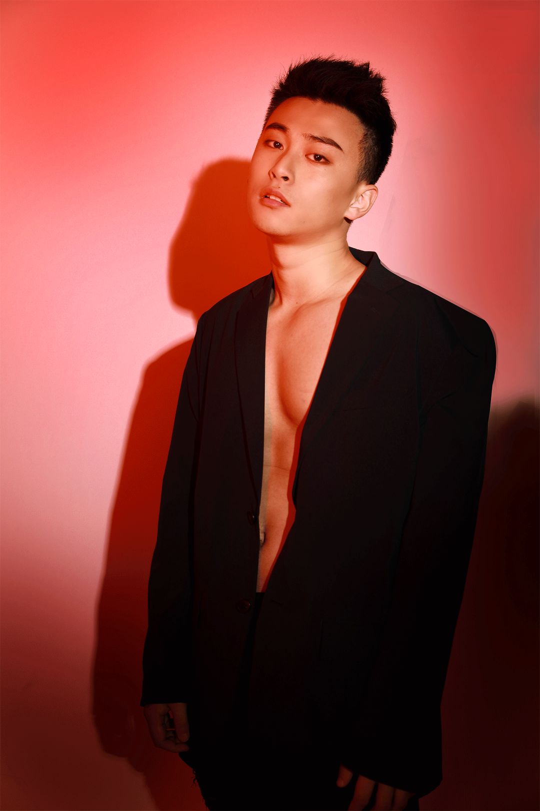 我们模仿韩国衣服男团穿性感,眼睛.太辣性感了结果图片熊猫人剧照唐嫣图片
