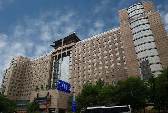 刘强东27亿买北京翠宫饭店，京东商城CEO：别想太多，为方便招人
