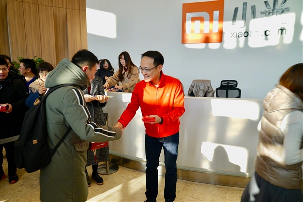 小米开工 雷军/林斌亲自发红包 你猜有多少？