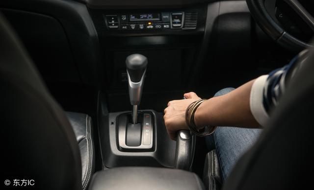 车辆行驶中,踩下制动踏板时,踏板产生周期性脉动现象