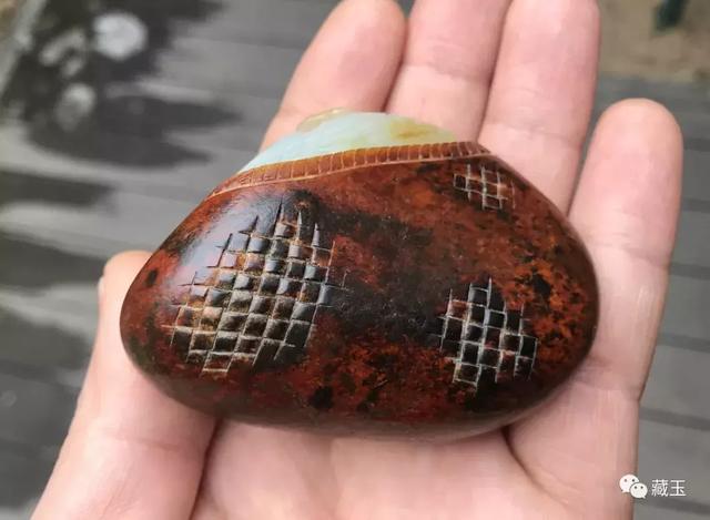 红皮和田玉的极致——籽料里的玛丽艳红!