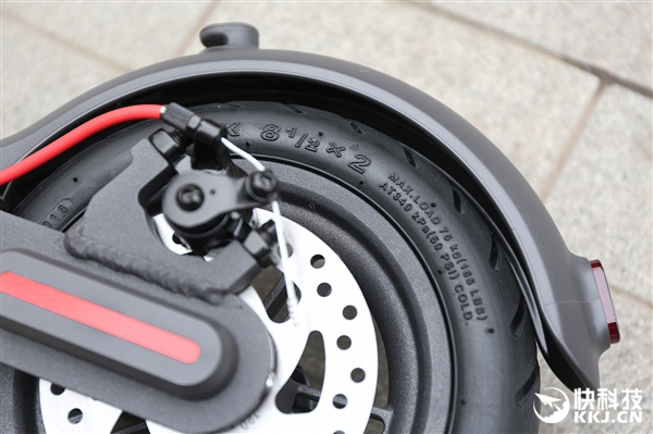 折叠只需3秒!小米米家电动滑板车Pro图赏
