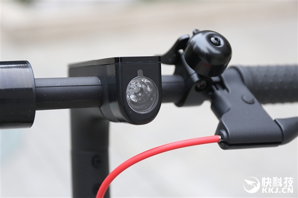 折叠只需3秒!小米米家电动滑板车Pro图赏