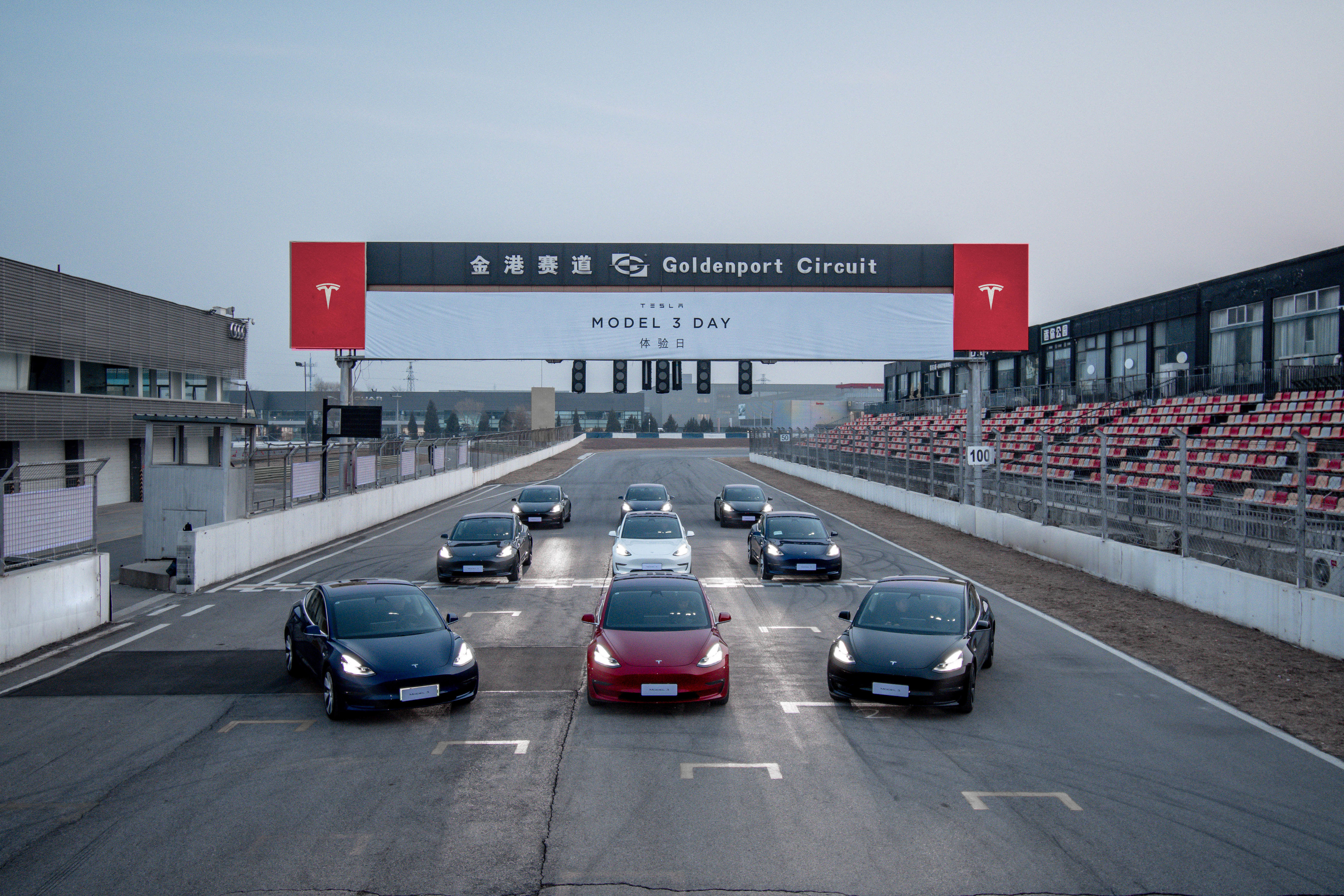 订车1057 天后，这位中国车主收到了首批交付的特斯拉Model 3