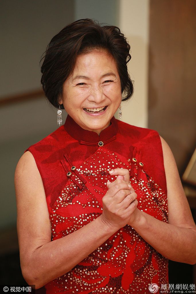 朱茵、陈法蓉参加郑佩佩爱女婚礼 张晋蔡少芬恩爱撒糖增甜蜜