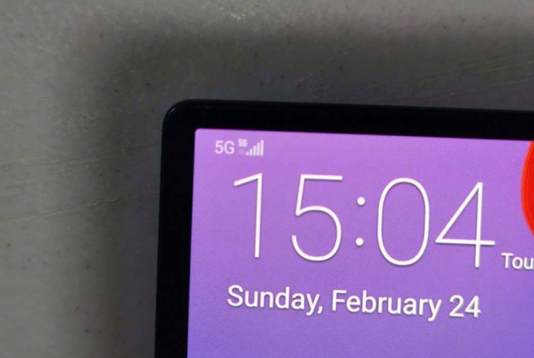 售价 17500 元的 HUAWEI Mate X，是这个世界上最快的 5G 折叠屏手机