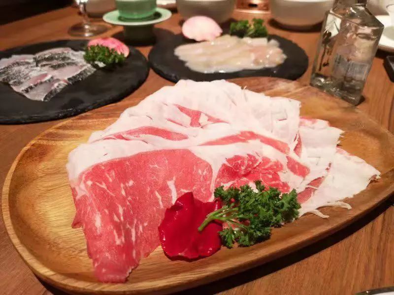 真人实测「故宫火锅」：除了火锅，其他都好