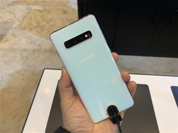 最高12G+1TB！三星S10系列中国发布：世界第一拍照