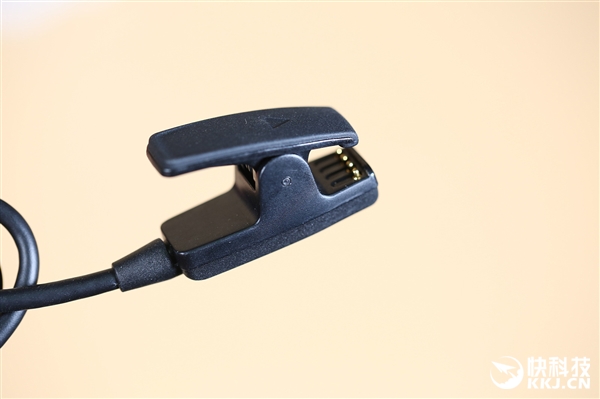 迪丽热巴代言 GARMIN指针式健康运动腕表开箱图赏