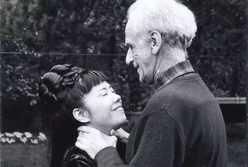 (草间弥生与约瑟夫康奈尔)