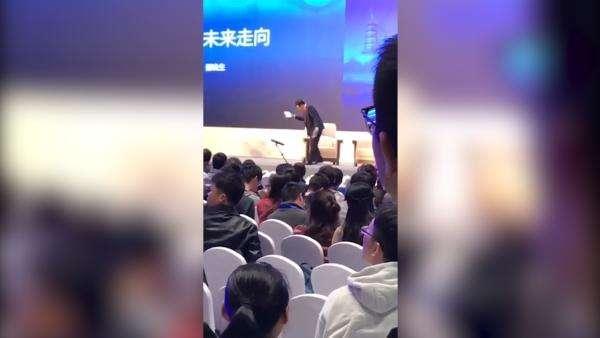 360副总经理谭晓生辞职 曾因当众怒摔话筒轰动一时