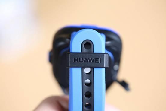 7重定位1键呼救 华为儿童手表 3评测：萌娃随身卫士