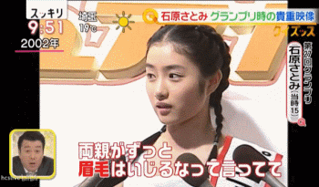 她这下巴是不是整失败了？