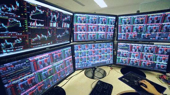 他因腾讯杀进港股,因宕机一天亏掉30万,今带互联网证券第一股上市