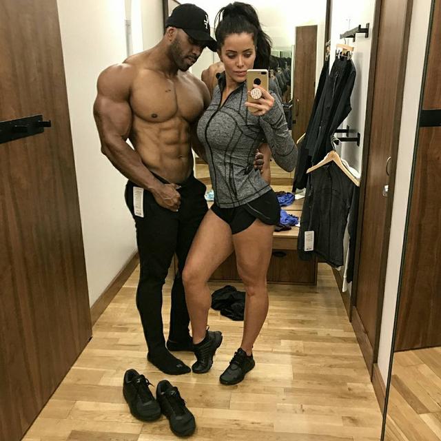 非裔肌肉男征服白人美女,两个孩子却只像母亲!老三会随爸爸吗?