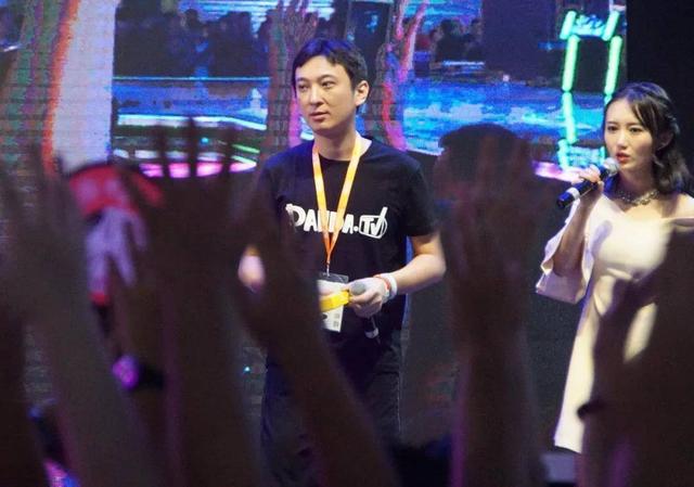 倒掉的明星：王思聪开直播连亏三年，ofo贪腐成风俩月烧光40亿