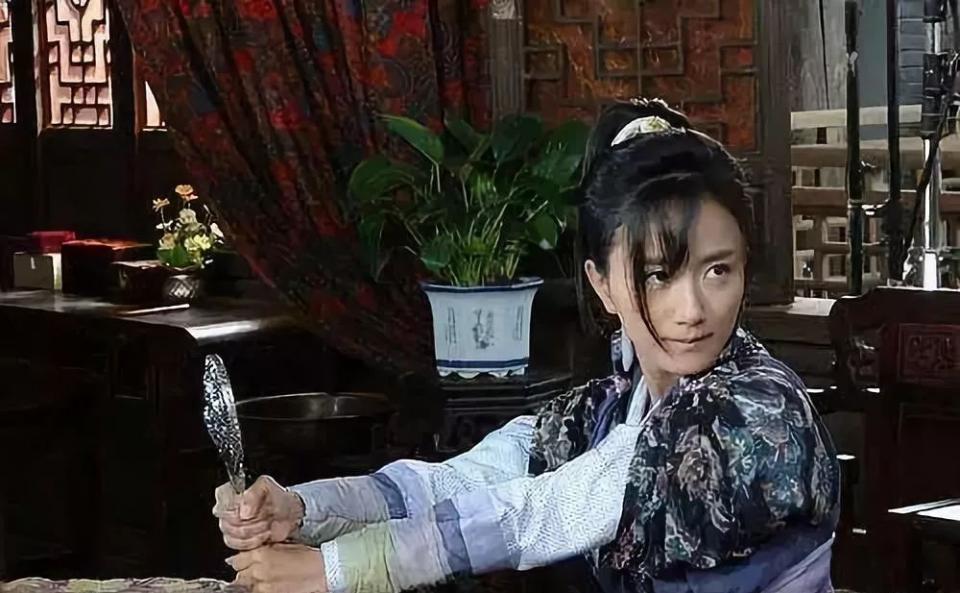 点个痣都上热搜，她不愧是黄轩唯一承认的女友