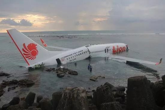 “21岁的她去非洲看长颈鹿”,遇难8名中国人多为80后 :中国紧急叫停,全球多个国家还在飞