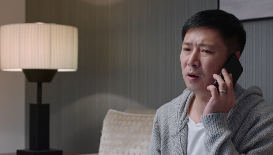 苏明玉为何放过苏明成，是听了众人劝顾虑亲情，还是为了羞辱他？