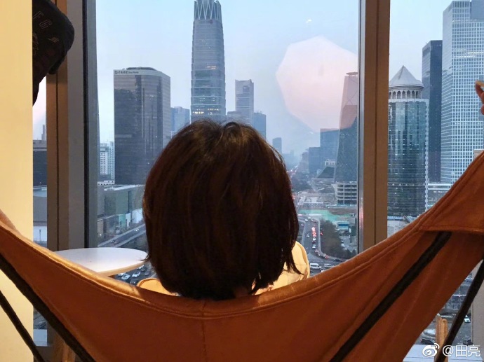 叶一茜问田亮口红色号是什么，他回答了三个字让人气疯！