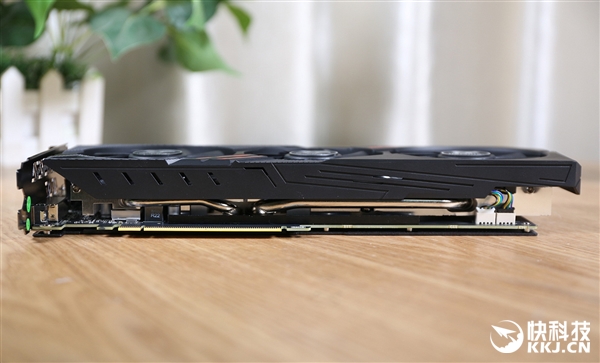 七彩虹iGame GTX 1660 Ultra 6G显卡拆解图赏