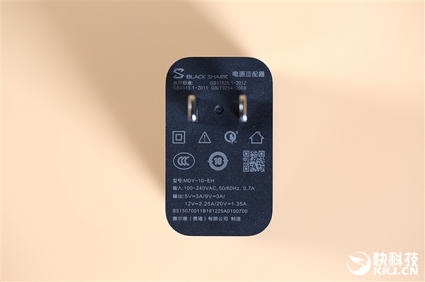 骁龙855+液冷3.0!黑鲨游戏手机2图赏