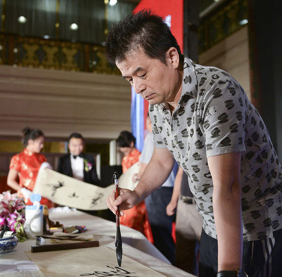 毕福剑再被曝参加聚会“指点江山”，生活朴素清贫老了很多
