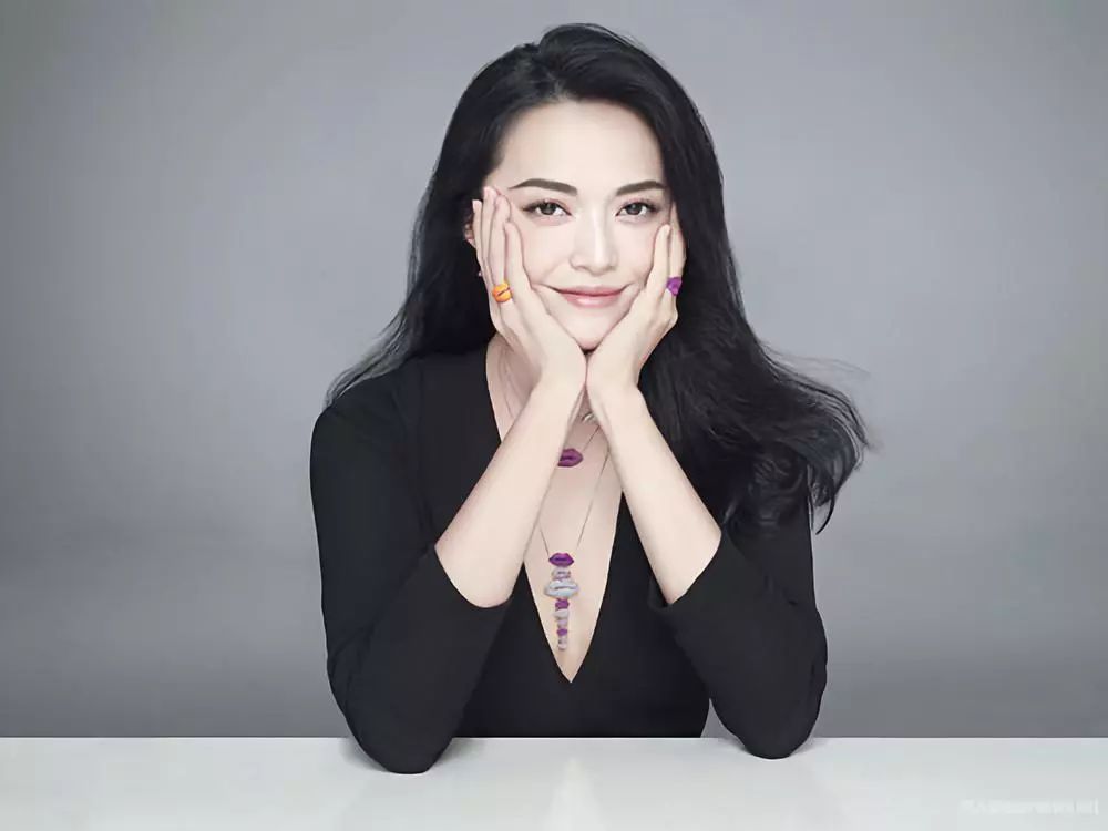 姚晨“出山”，《都挺好》刷屏：经历多少“崩溃”，才有成年人的底气？