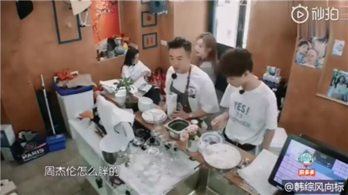 网友偶遇周杰伦瘦到认不出，帅回20年前