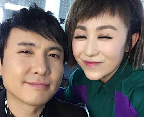 马丽罕见秀恩爱晒老公视角美照，网友：马丽居然能这么小女人？