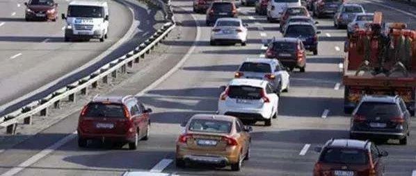 违章新规！这个车道，超车后不回原车道扣3分！