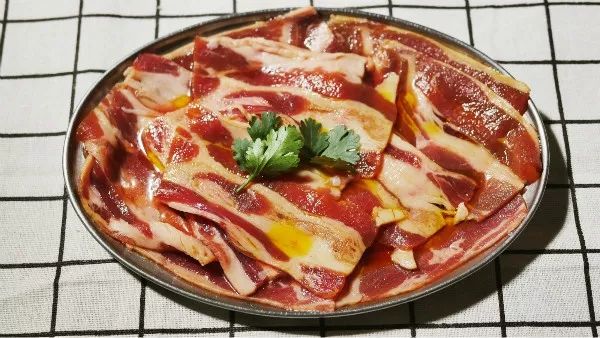 沈阳这家泥炉烤肉店，实在很“狂野”！