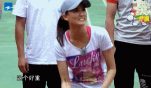 我们问了李小鹏：李安琪爱说英文是在晒“优越感”吗？