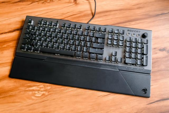 全新泰坦轴加持,德国冰豹打造高颜值爽手感电竞吃鸡键盘Vulcan