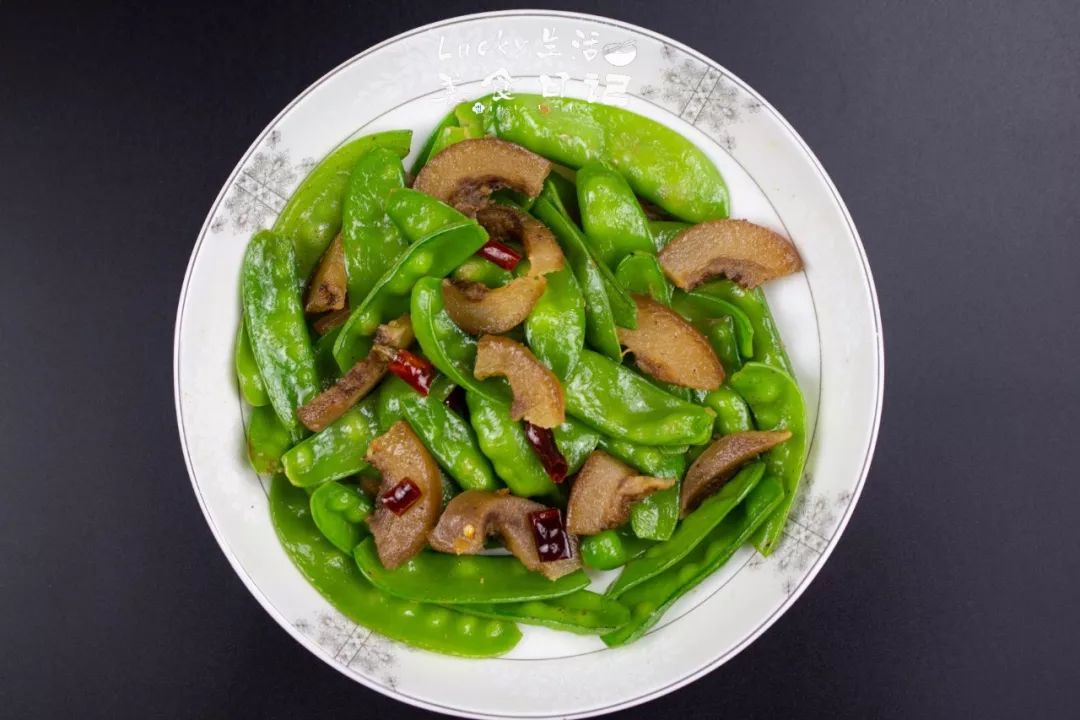 清明农家小菜,将豌豆与它一起炒,上桌就秒光,一锅都不够吃