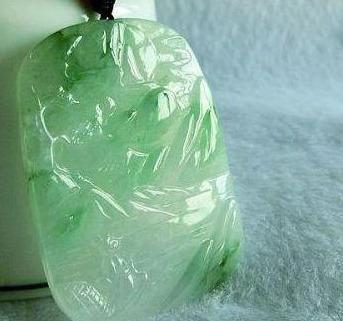 翡翠山水牌意境深远的的寓意