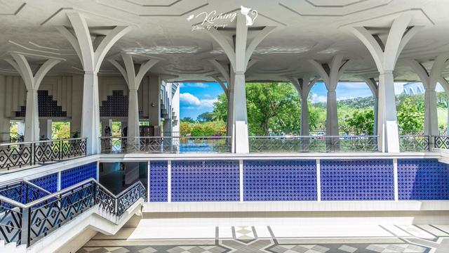 最有名的华人寺庙遇上最粉色的清真寺庙 只有这个城市能看到