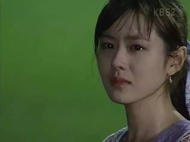 打败全智贤,撩倒宋慧乔前男友,37岁被小6岁奶狗“恋”上