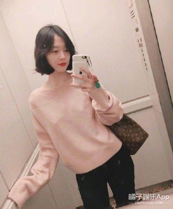她在直播里这么做合适吗？