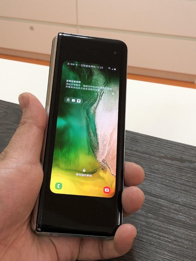 这款三星galaxy fold折叠屏手机太秀了!