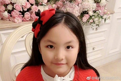 李湘女儿王诗龄近照曝光，网友：都瘦脱像了！